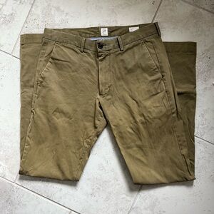GAP Men's Khaki Chino Pants
